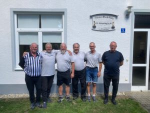 Herzlichen Glückwunsch an die Siegerschützen des SV Neudorf der Kreisoberliga am 05.09.2026. v.l.: Schiedsrichter Kurt Reitberger, Fritz Loibl, Andreas Kortus, Gerhard Haydn, Klaus Lendner und Wettbewerbsleiter Werner Hörtreiter